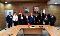 Bilecik'te polis ekipleri yolda kalan otobüse yardım eli uzattı