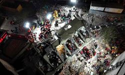 Enkaz başında 14. saat: Hummalı çalışma sürüyor