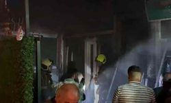 Korkutan yangın: Alevler akaryakıt istasyonuna sıçramadan söndürüldü