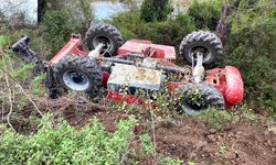 Kontrolden çıkan iş makinası şarampole devrildi: 1 yaralı