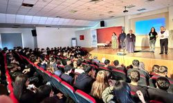 Mersin'de 'madde bağımlılığı' konulu tiyatro büyük ilgi gördü