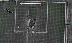 Parktaki halı sahayı, tarlaya çevirdiler