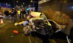 Kontrolden çıkan otomobil, halk otobüsü ile tıra çarptı; 2 ölü, 3 yaralı