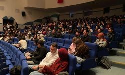 Tiyatro günlerinde salon doldu taştı