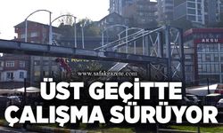 Üst geçitte çalışma sürüyor