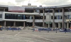 Düzce'de yıkım çalışması süren belediye binasında yangın