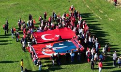 Yüzlerce kişi Atatürk için yürüdü