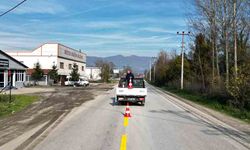 Yol çizgileri yenileniyor