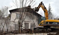 Metruk binaların yıkım çalışmaları devam ediyor