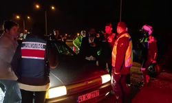 Bir sürücü "Kıllık yapma" diyerek tepki gösterdi, diğer sürücü direnerek çileden çıkarttı