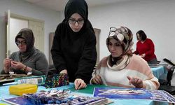 6 noktada 15 farklı branşta eğitim sürüyor: Kadınlar hem öğreniyor hem eğleniyor