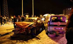 Baba yadigarı otomobil hurdaya döndü: 2 yaralı