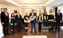 Acil sağlık çalışanlarından Vali Aslan’a ziyaret