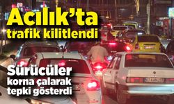 Acılıkta trafik kilitlendi, sürücüler korna çalarak tepki gösterdi