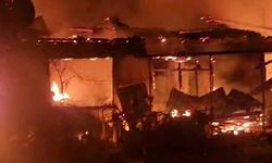 Ahırda çıkan yangın 3 eve sıçradı