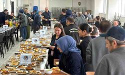 Çorap fabrikasında çalışan işçiler anlamlı davranış