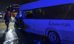 Düzce'de minibüs ile otomobil çarpıştı: 3 yaralı
