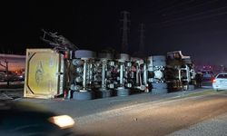 EDS Direğine Çarpan Tır Devrildi: 2 Yaralı