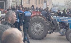 Yıkım Girişimi Traktörlü Barikatla Engellendi