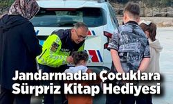 Kozlu Ilıksu’da Jandarmadan Çocuklara Sürpriz Kitap Hediyesi