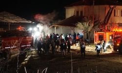 Kalorifer kazanı patladı, yangın çıkan ev kullanılamaz hale geldi