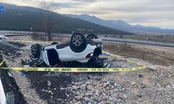 Karşı şerdi geçerek takla atan otomobilde 1 kişi hayatını kaybetti