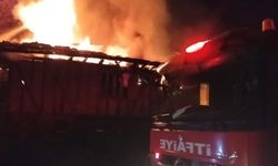 Ahşap ev alev alev yandı