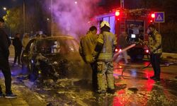 Seyir halindeki otomobil küle döndü