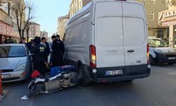 Motosikletten düşen kurye yaralandı