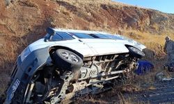 Öğretmenleri taşıyan servis minibüsü devrildi: 7 yaralı