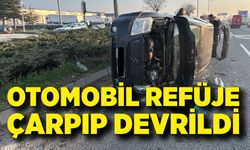 Otomobil Refüje Çarpıp Devrildi: 1 Yaralı