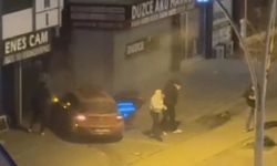 Park halindeki araca çarpan otomobildeki 4 kişi kazayı yara almadan atlattı