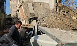 Yıkım sırasında enkaz altında kalmaktan saniyelerle kurtuldular