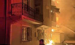 Şehit polisin babasının evi alevlere teslim oldu