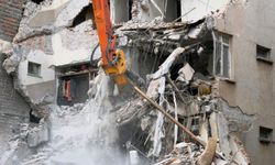 Sındırgı'da depremin izleri siliniyor