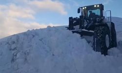 Böyle kar görülmedi: Kalınlık dozeri aşıyor