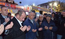 Tanju Özcan umre yolculuğuna dualarla uğurlandı