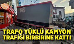 Kent merkezinde trafik felç oldu: Trafo yüklü kamyon trafiği birbirine kattı
