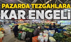 Zonguldak'ta pazarda tezgahlara kar engeli