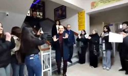 40 yılın ardından öğrencilerine alkışlarla veda etti