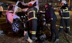 Aksaray’da Yangın Paniği: Kontrolden Çıkan Araç Alev Aldı