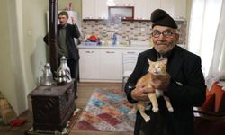 Yanan evinin önünde kedisine sarılan Ali Meşe hayatını kaybetti