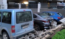 Antalya’da şiddetli yağış ve fırtına hayatı olumsuz etkiledi