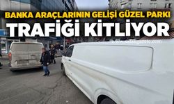 Banka araçlarının gelişi güzel parkı trafiği kitliyor