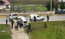 Kontrolden çıkan otomobil belediye aracına çarptı, takla attı