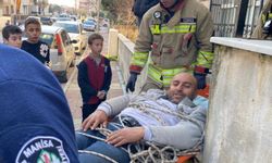 5 metreden düşüp çatıda mahsur kaldı