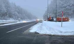 Bolu Dağı’nda kar ve sis sürücüleri zorladı