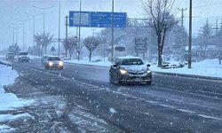 Bolu'da kar yağışı etkili oluyor