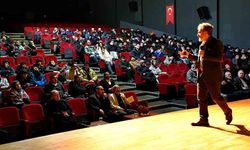 Düzce Fen ve Teknoloji Lisesi’nde “Dünü Oku, Yarını Yaz” konferansı düzenlendi