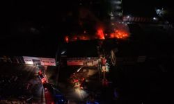 Düzce’de Fabrika Alev Alev: Yangın Geceyi Aydınlattı